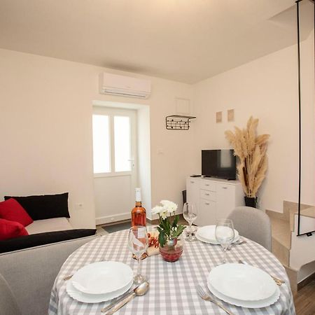 Studio Apartman Amalie Pazin Exterior photo