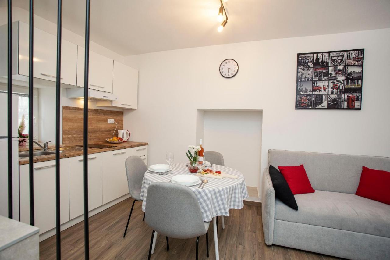Studio Apartman Amalie Pazin Exterior photo