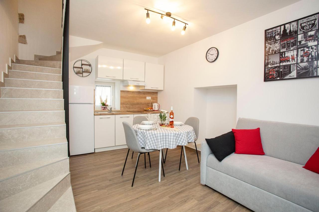 Studio Apartman Amalie Pazin Exterior photo